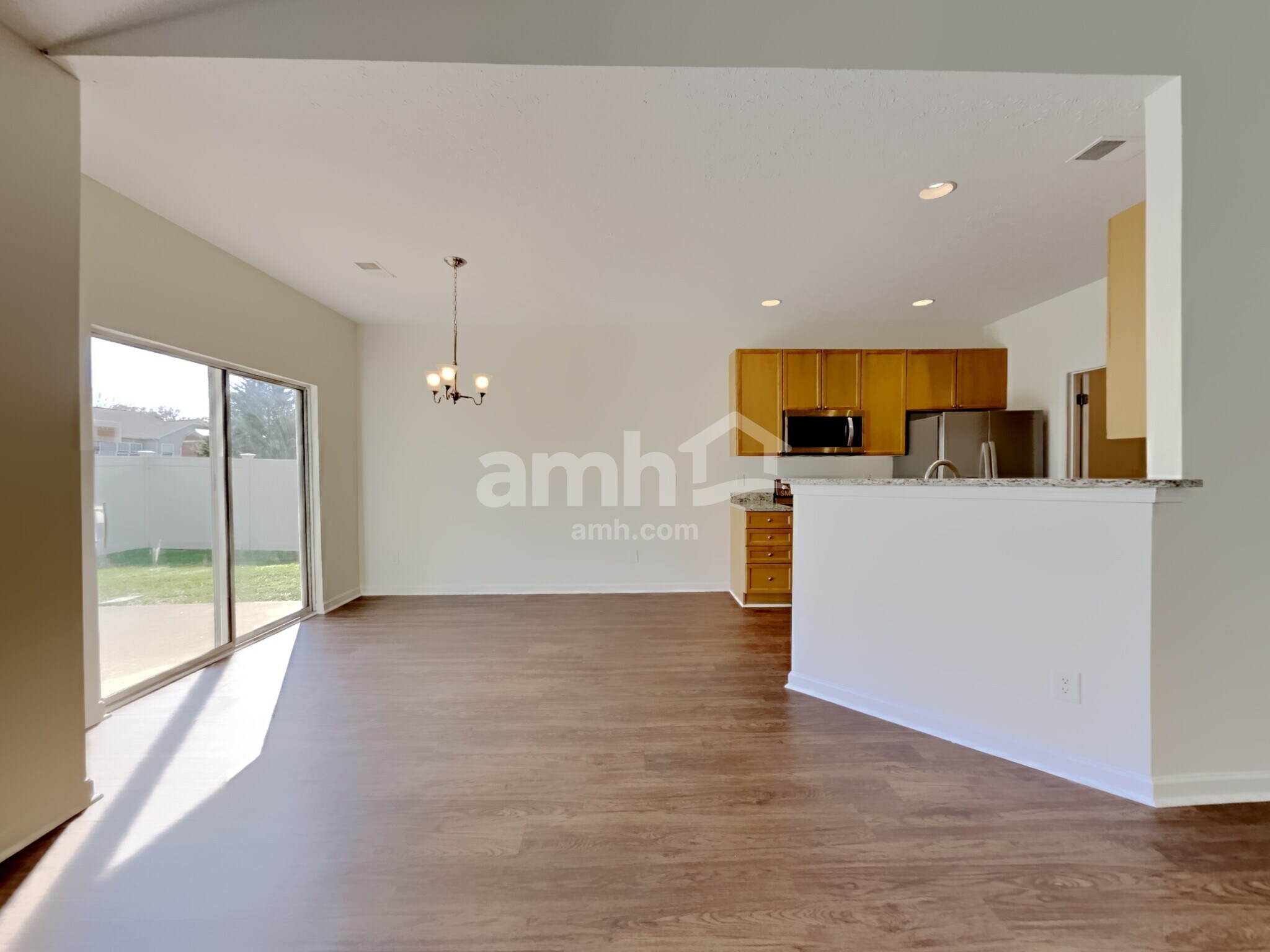 Building Photo - 432 Creekside Ln