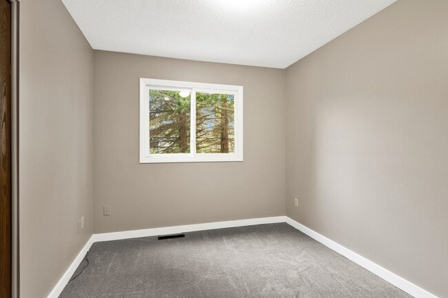 Building Photo - Modern 3-Bedroom Duplex in Holiday Hills, Traverse City