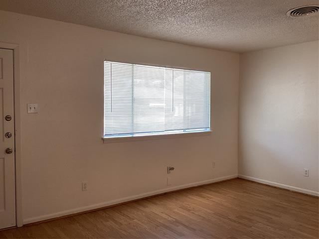 Building Photo - 2020 Robinwood Dr