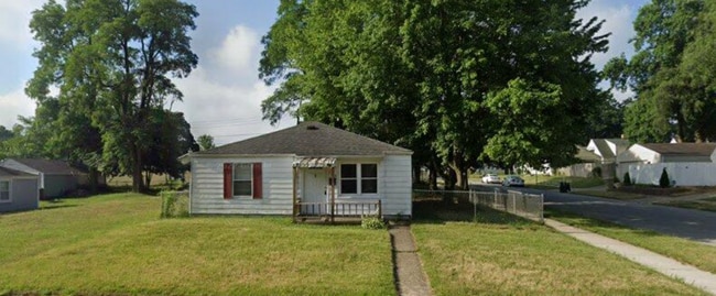 Primary Photo - 1420 E Dubail Ave