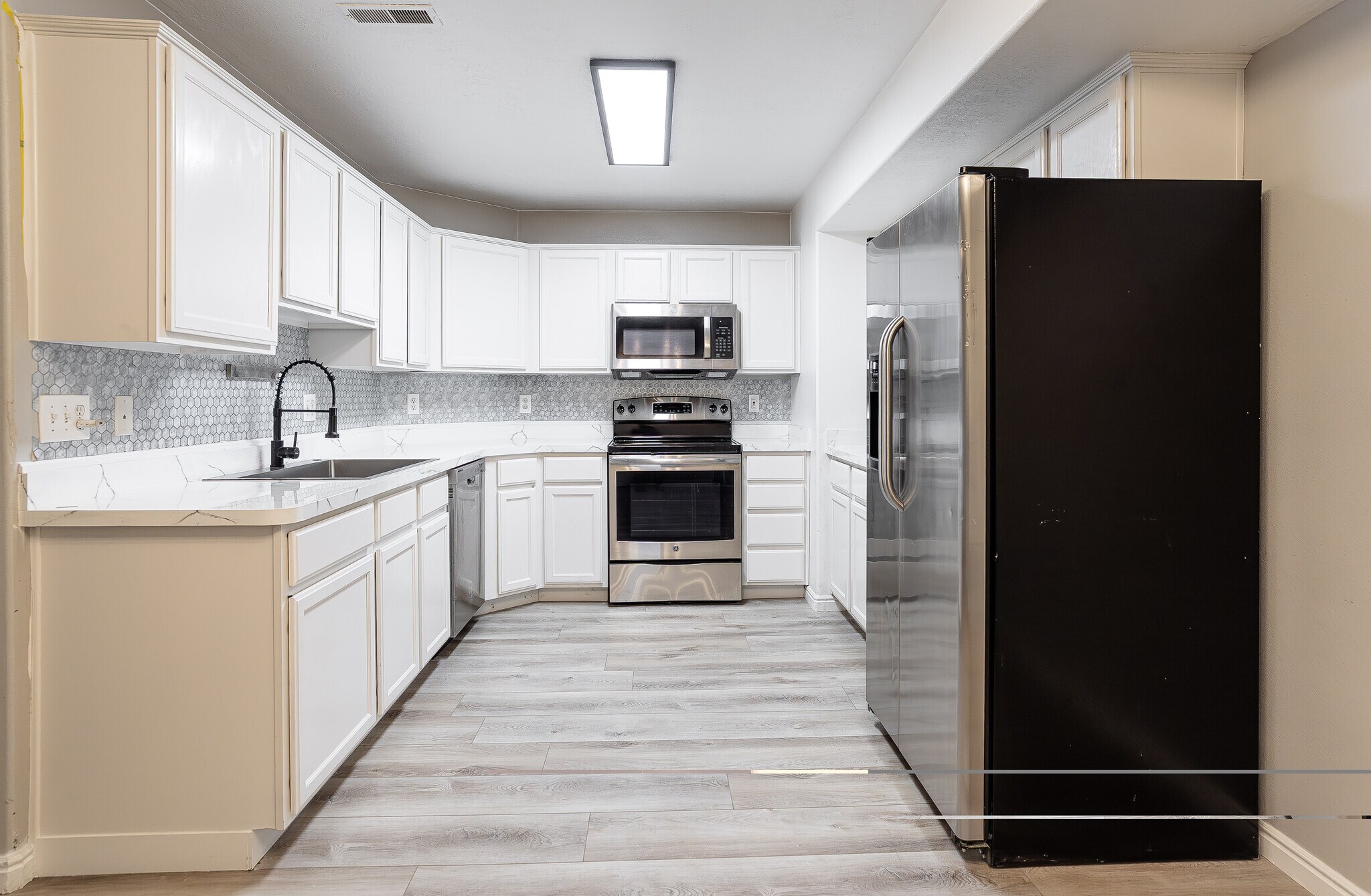 Building Photo - 8084 N Ridge Loop E