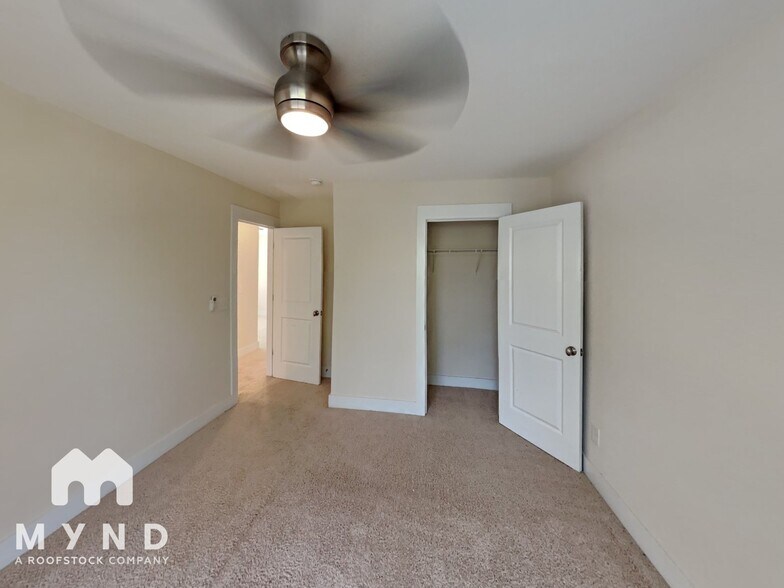 Building Photo - 2613 Double Oaks Rd