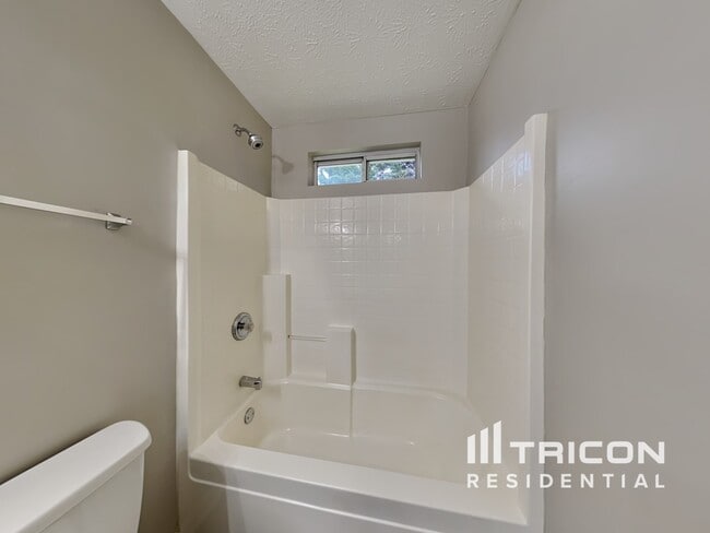 Building Photo - 2767 Lake Park Ridge W