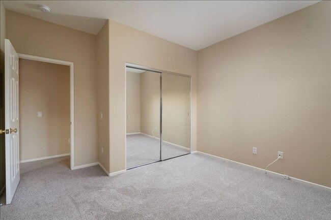 Building Photo - IMMACULATE 2+2 VALENCIA TOWNHOME!