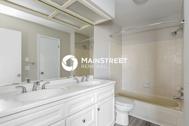 Building Photo - 3 Bedroom Pet-Friendly Home in LITTLETON, CO with Main Street Renewal