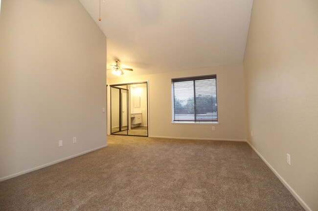 Building Photo - 204 San Luis Rey Dr