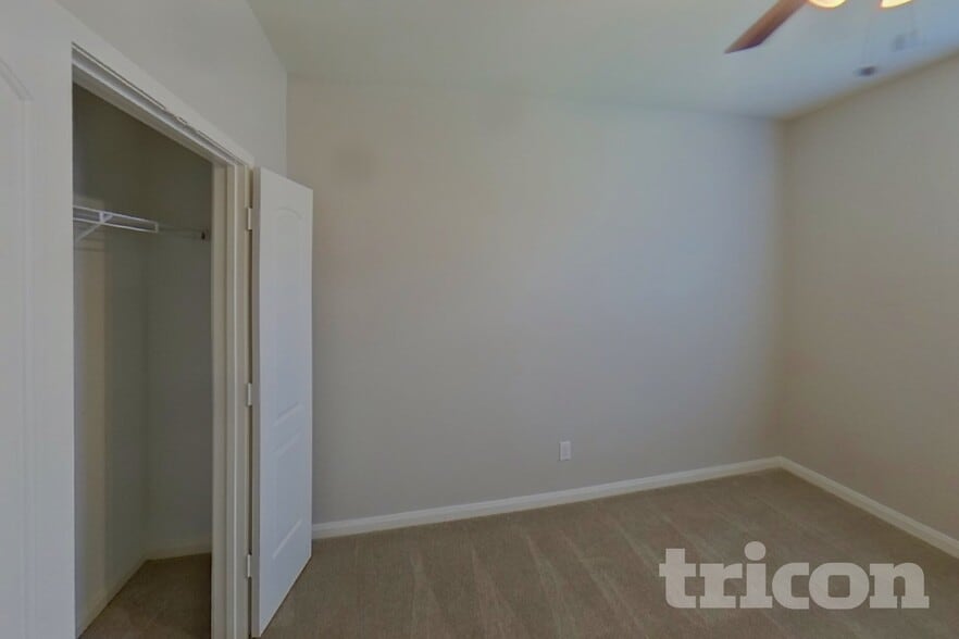 Building Photo - 2312 Redbud Dr