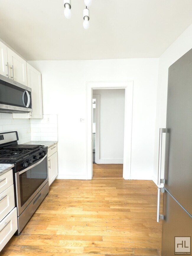 Building Photo - Beautifully Renovated 3-Bedroom with Priva...