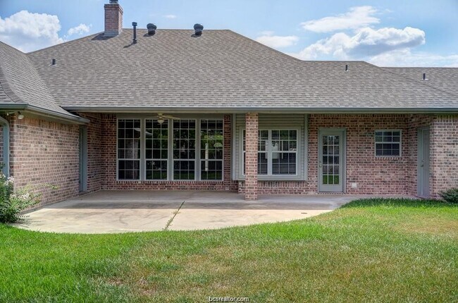 Building Photo - 715 Berry Creek