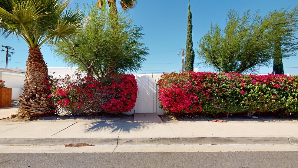 Primary Photo - 370 W Sunview Ave