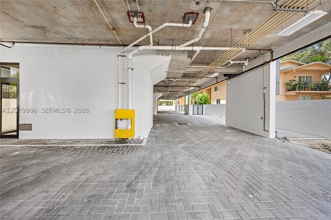 Building Photo - 526 SW 2nd 1