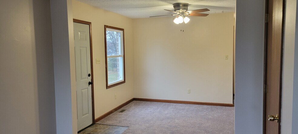 Building Photo - 14 Lincoln Ln