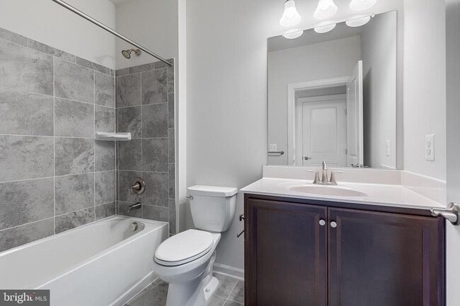 Building Photo - 45114 Kincora Dr