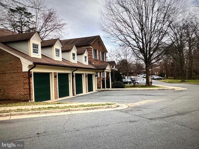 Building Photo - 7256 Glen Hollow Ct