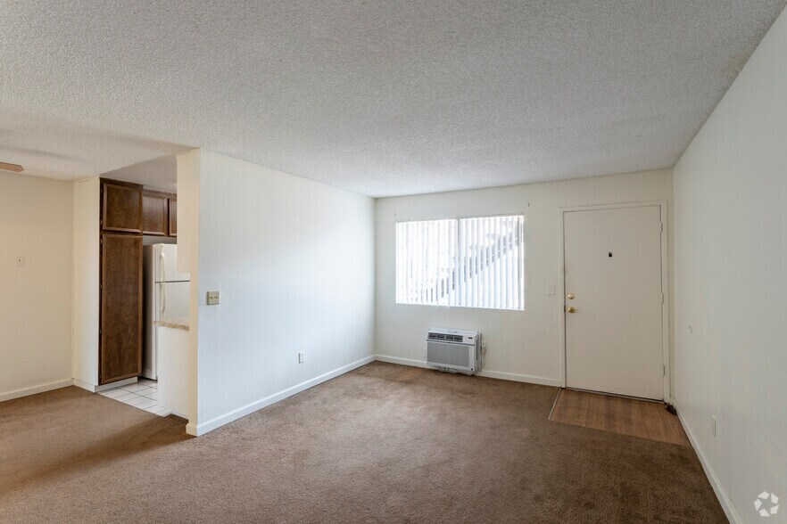 1 BR, 1 BA - 615 SF - Ashwood Apartments M