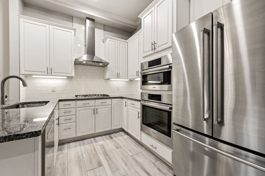 Building Photo - 10 Stonebriar Ct