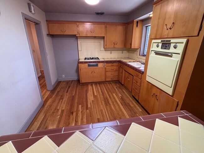 Building Photo - Charming Single Family Home in Old Southwe...