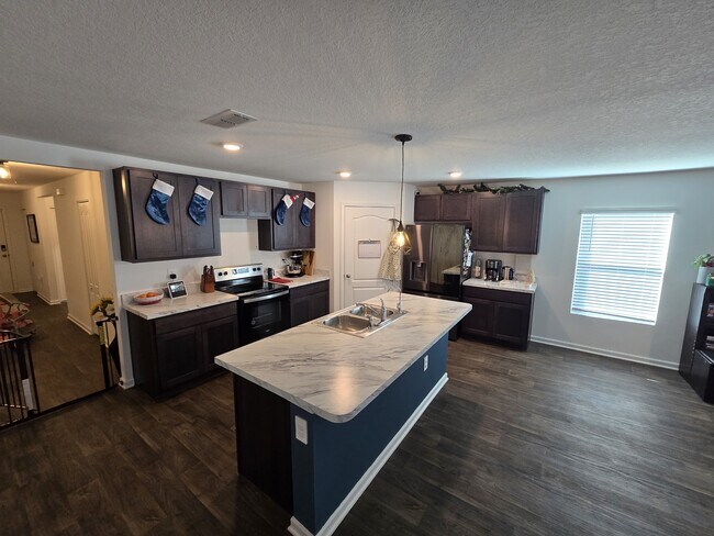 Building Photo - 108 Landing Blvd