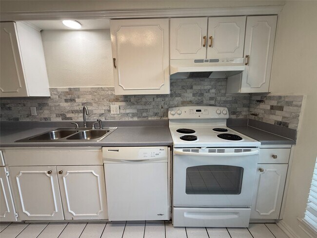 Building Photo - 2039 Winrock Blvd