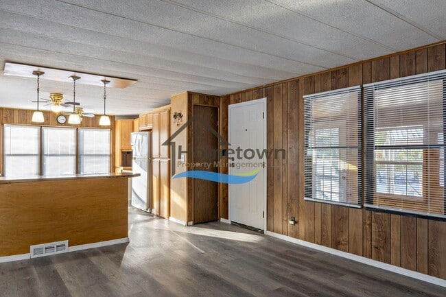 Building Photo - 563 Terry Trl