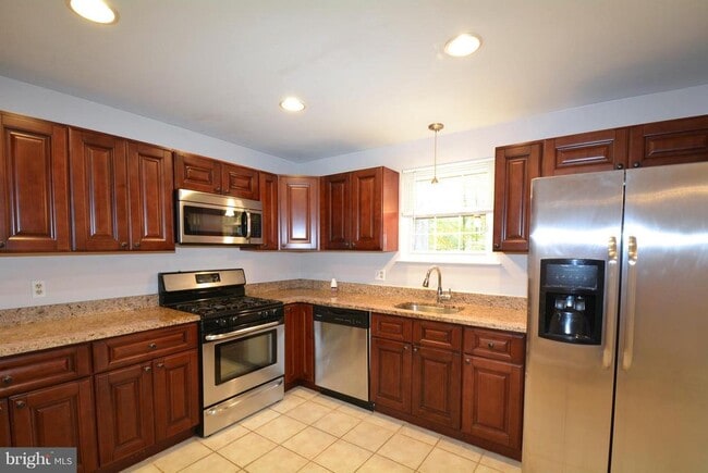 Building Photo - 5111 Gainsborough Dr