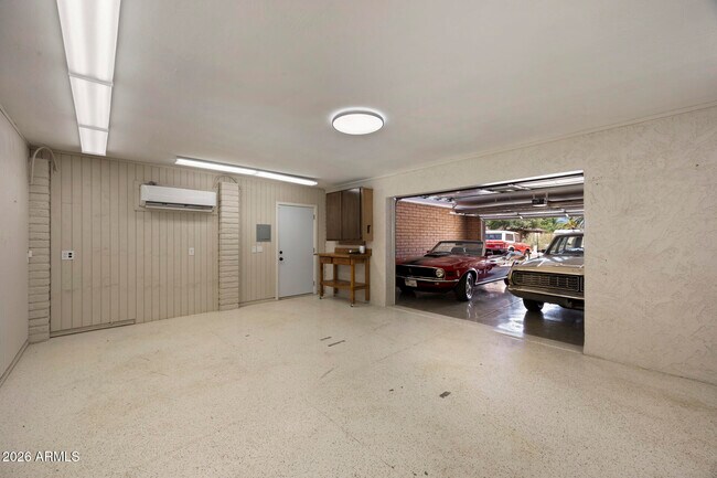 Building Photo - 5449 E Larkspur Dr