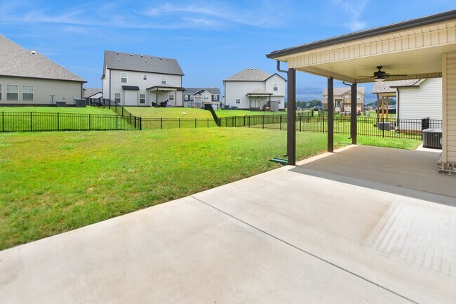 Building Photo - Pet Friendly Four Bedroom!