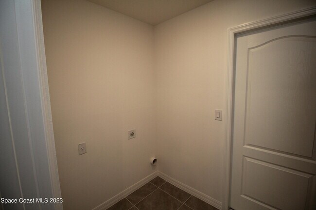Building Photo - 147 Franzing St