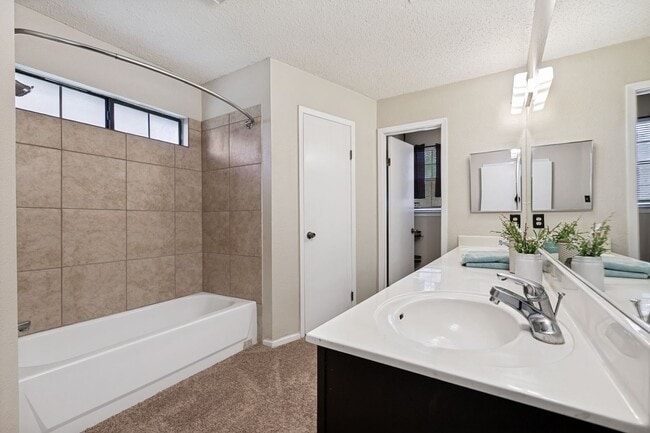 Building Photo - 6991 Sunset Village Dr