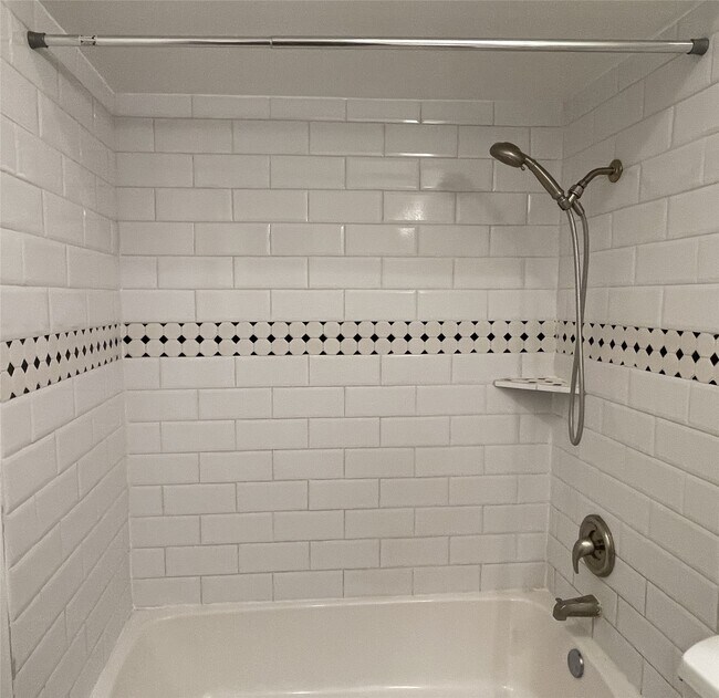 Building Photo - 6500 Harbor Town Dr