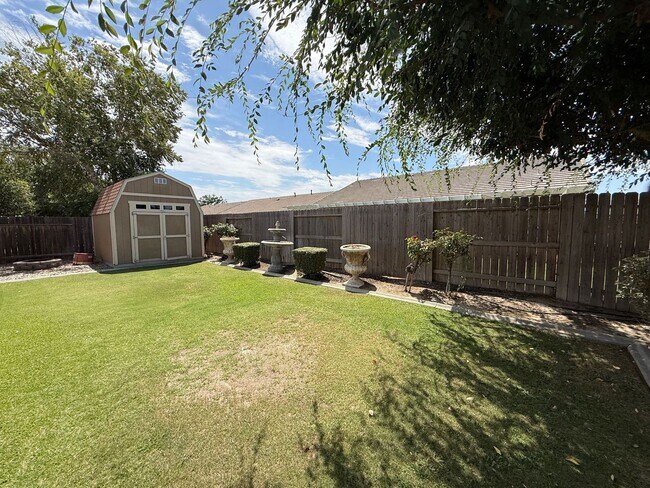 Building Photo - Incredible Rental In the SW! 3bd +2ba with RV parking $2,600 Rent