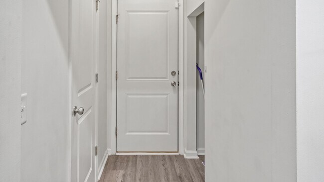 Building Photo - Stylish 3 Bedroom Townhome in The Commons – Richmond Hill Living at Its Finest