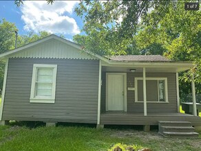 Building Photo - House For Rent - 3220 Lampassas St, Beaumont, TX 77703
