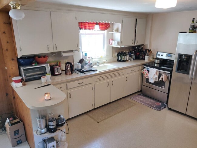 Building Photo - 4-Bedroom Home for Rent in the Heart of Sixteen Acres