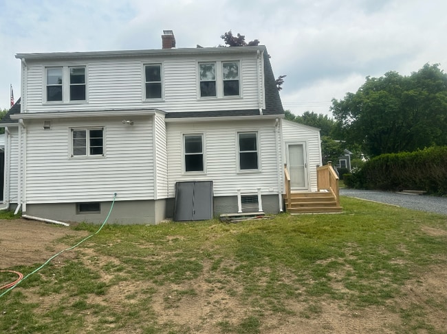 Building Photo - 550 Maple Ave