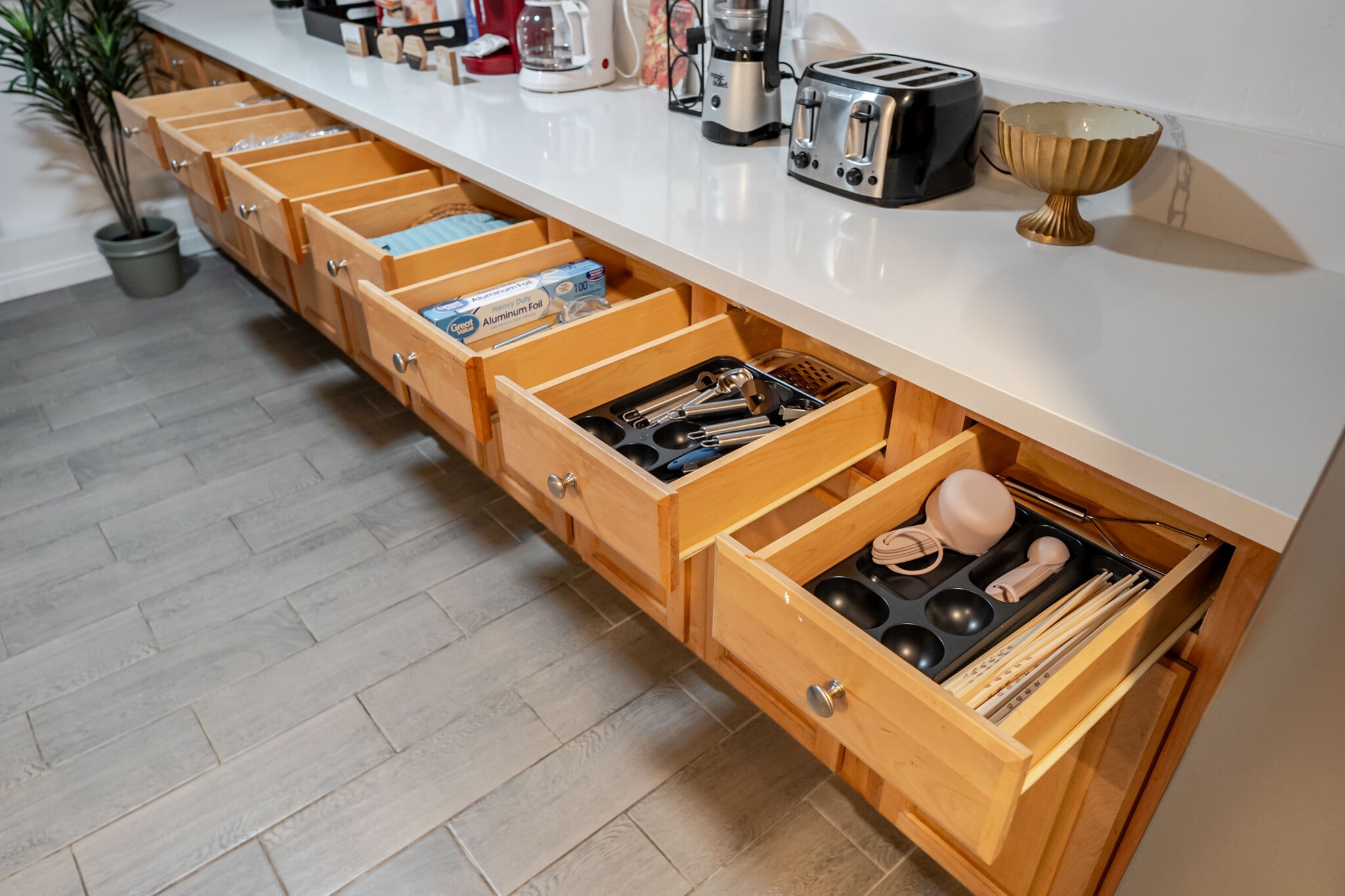 Fully stocked kitchen, ready for all your cooking needs and culinary adventures! - 4989 Randlett Dr