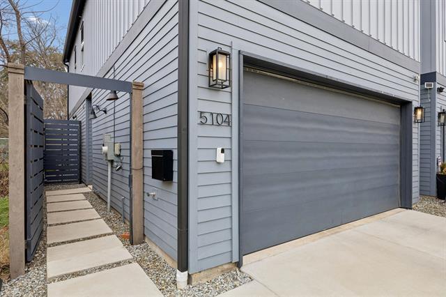 Building Photo - 5104 Vandelia St