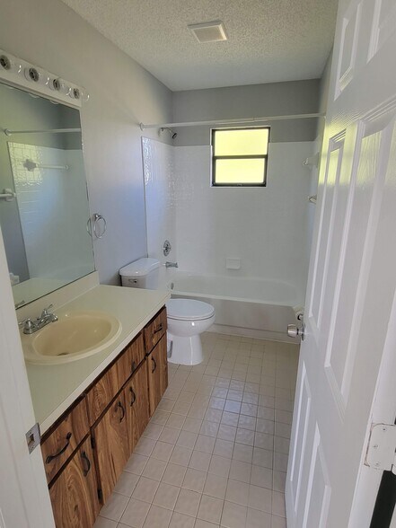 Building Photo - 324 15th Street SW