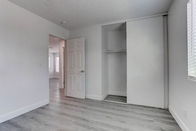 Building Photo - 921 Snug Harbor St
