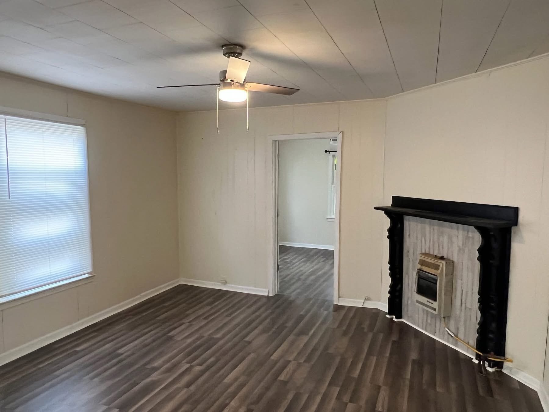 Building Photo - 607 Hall St