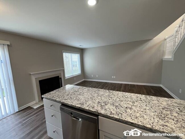 Building Photo - Fully Updated 3 Bedroom Condo in Universit...