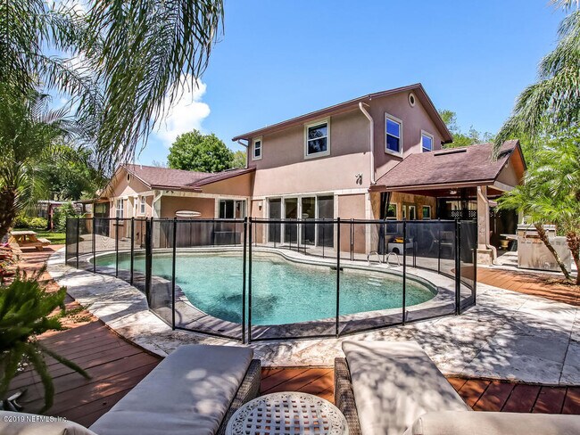 Building Photo - 88 Oakwood Rd