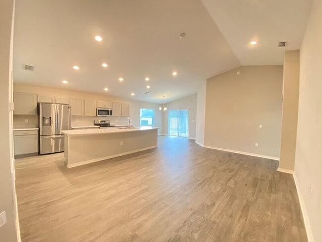 Building Photo - 188 Foxtail Loop