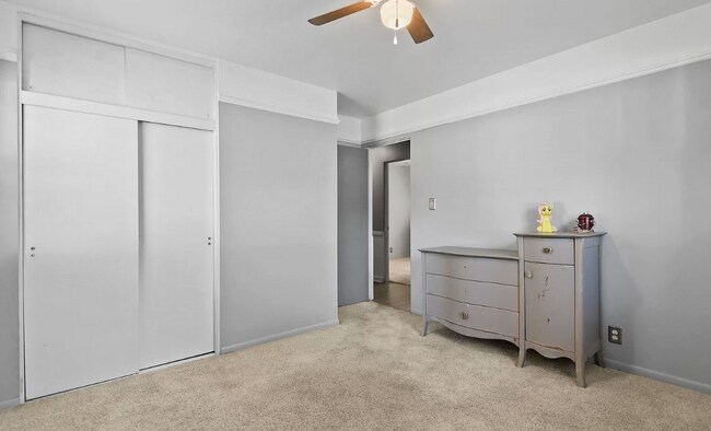Building Photo - 300 Willow Glen Way