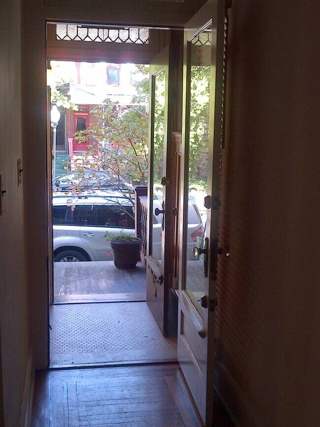 Building Photo - 311 E 31st St - 2nd Floor + Private Bathroom