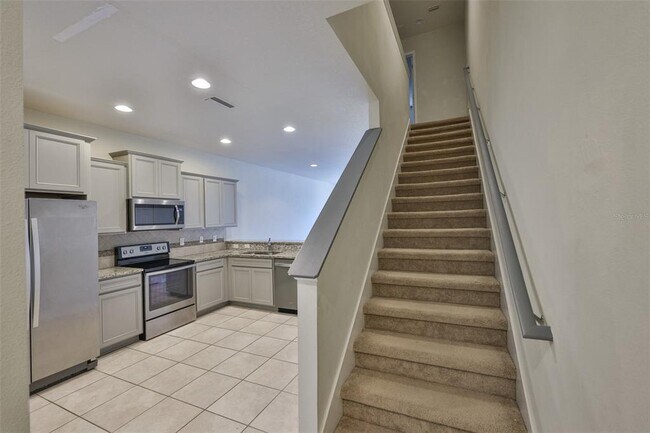 Building Photo - 9160 Hillcroft Dr