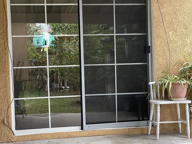 Building Photo - "Charming 1-Bedroom Retreat in Santa Ana – Perfect for Cozy Living!"