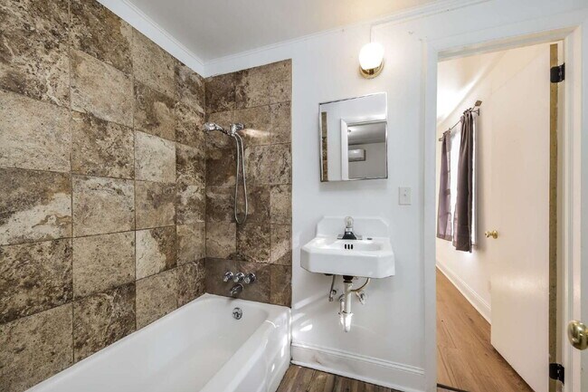 Building Photo - "Cozy 2-Bedroom Gem on Bond Street – Pet-Friendly Winston-Salem!"