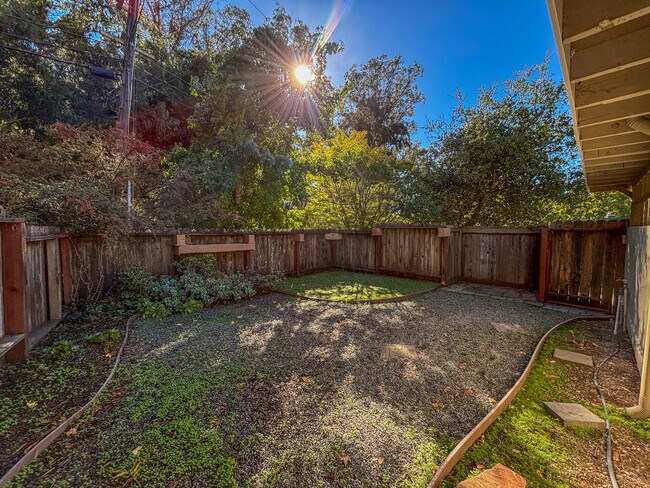 Building Photo - 381 Locust Ave