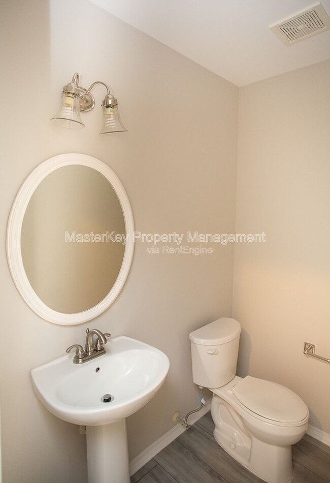 Building Photo - 204 Evening Star Dr